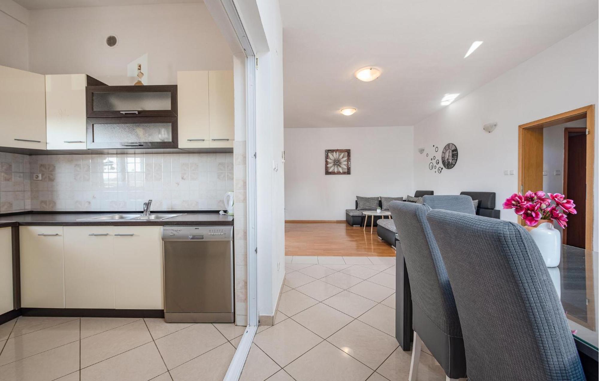 Beautiful Apartment In Maslenica With Kitchen Extérieur photo